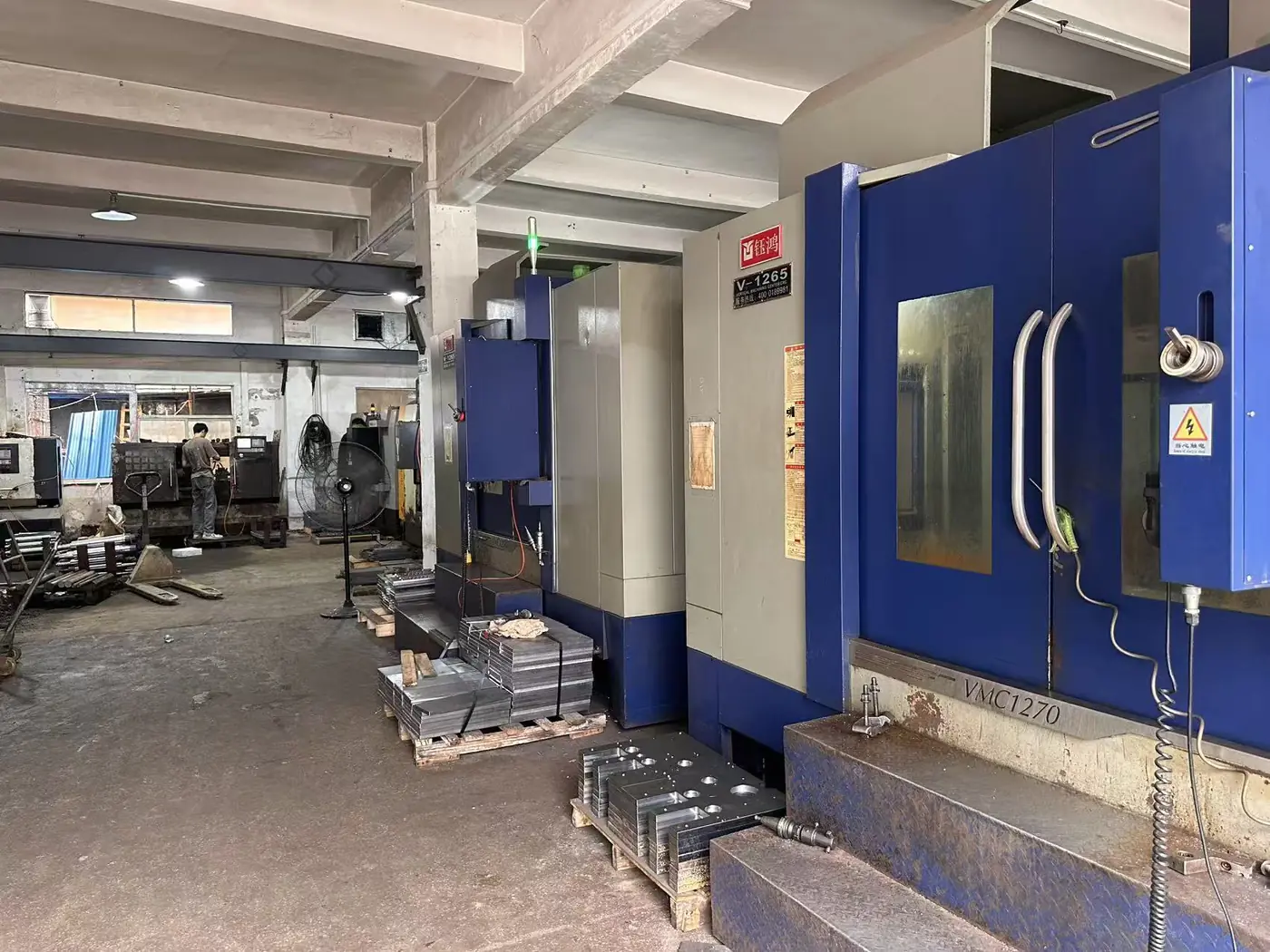 Centro de mecanizado CNC en el taller HENLI