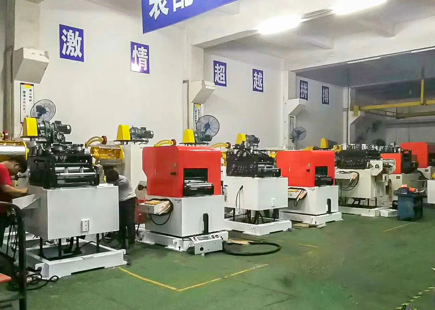 Modelos estándar HENLI en el taller