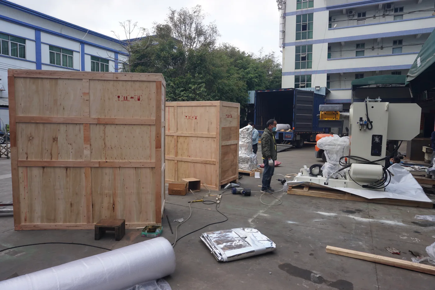 Cajas de madera para el embalaje de exportación de maquinaria HENLI