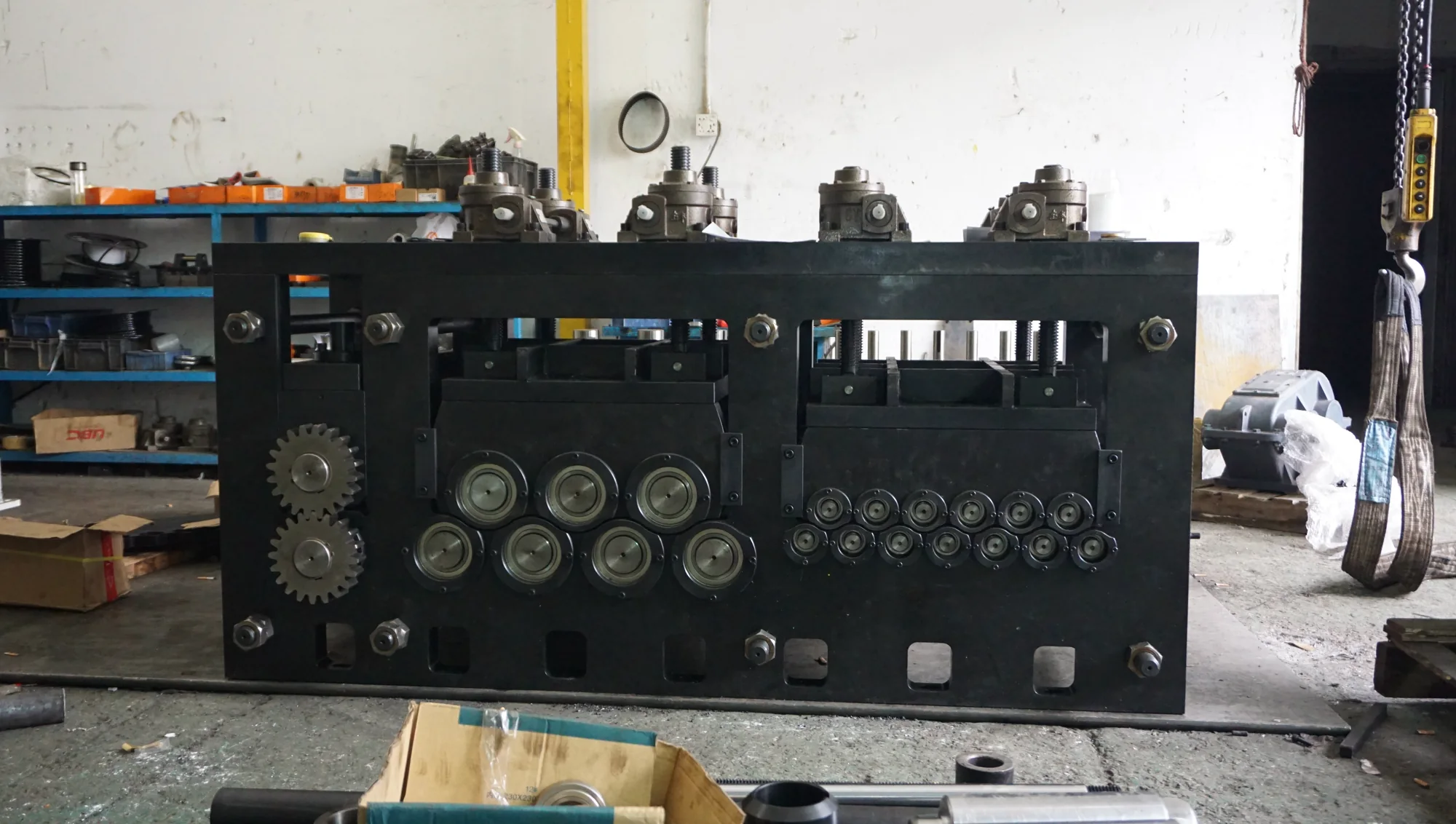 Ensamble de engranajes y rodillos de una máquina HENLI