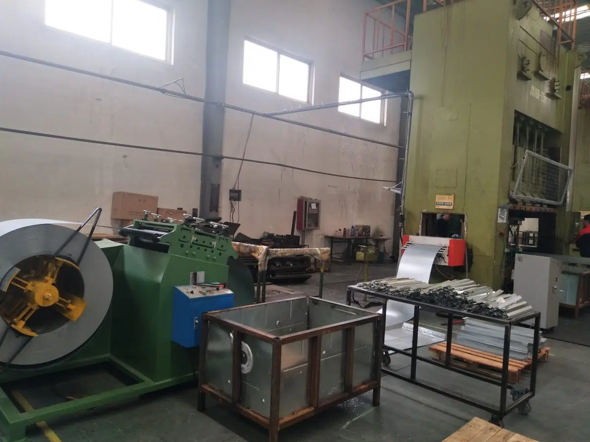Línea de producción con alimentador servo NC y prensa