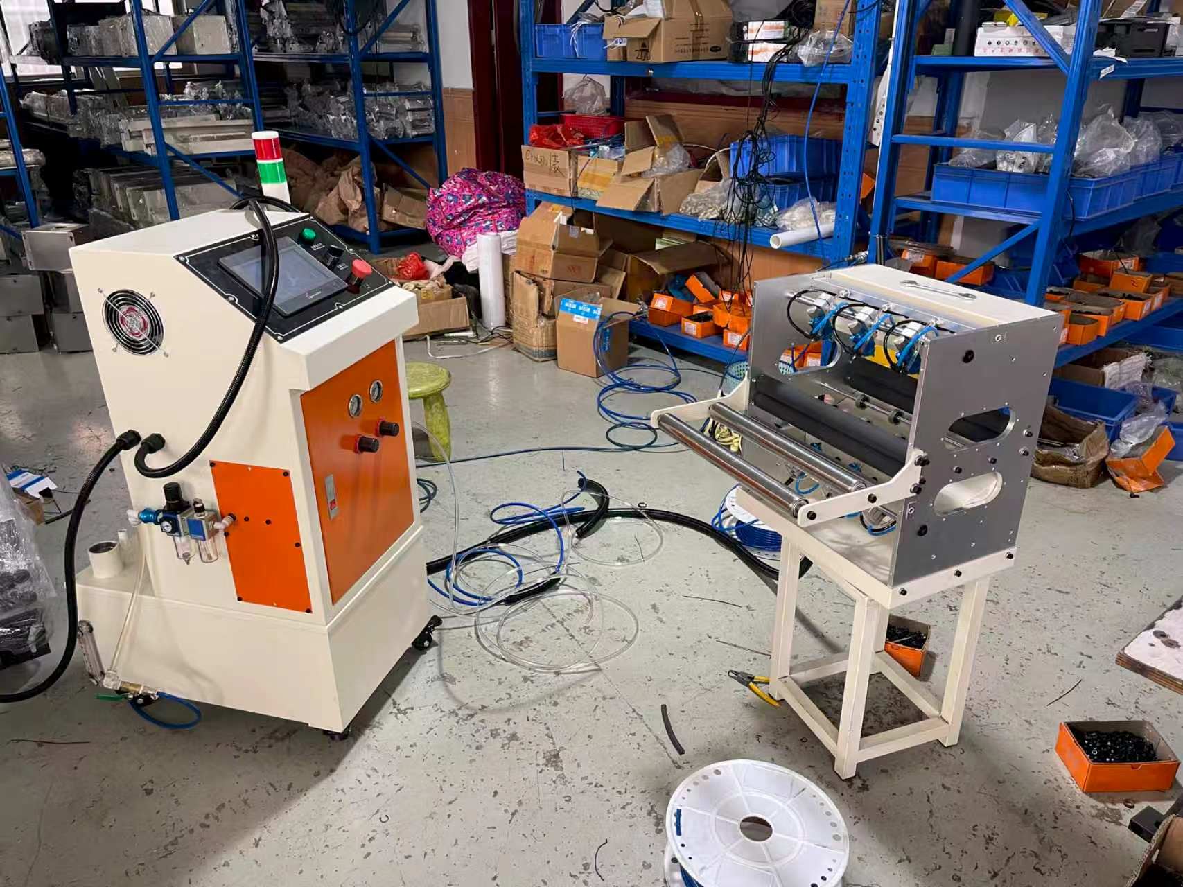Sistema automático de lubricación para bobina antes de prensa