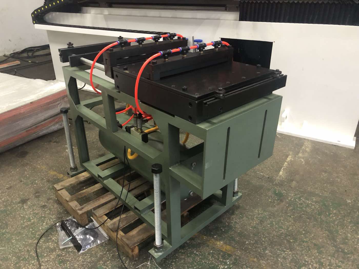 Alimentador neumático AF-10C para tira de hasta 400 milímetros