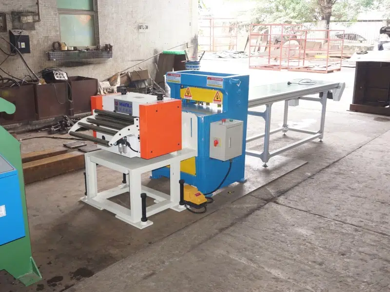 Alimentador servo NC y cizalla en línea de corte a longitud
