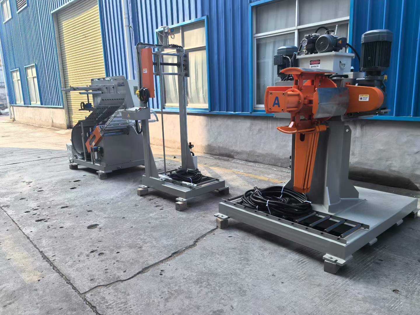 Desbobinador doble cabezal motorizado de servicio pesado visto en detalle