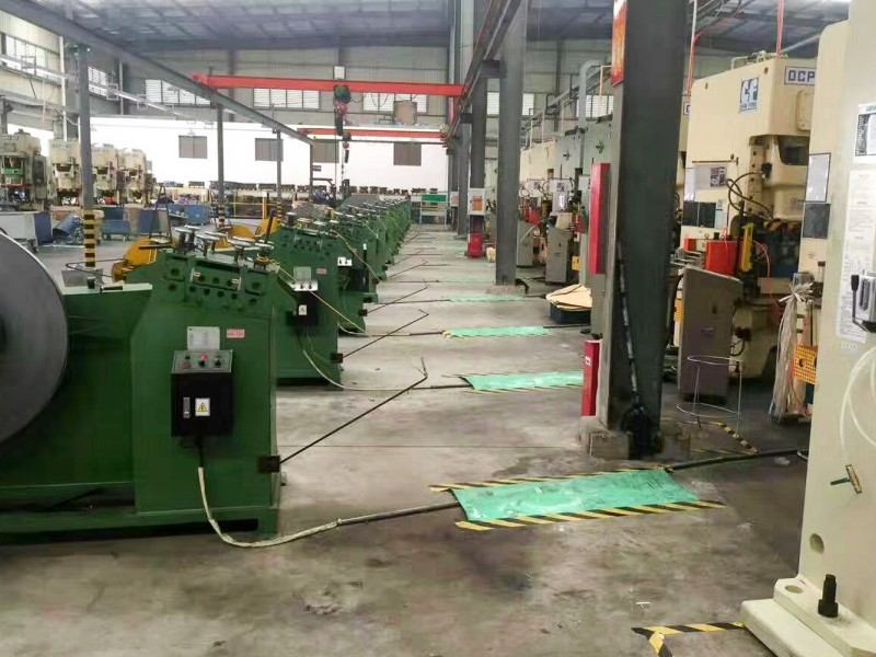 Máquinas UL instaladas en una línea general de estampado