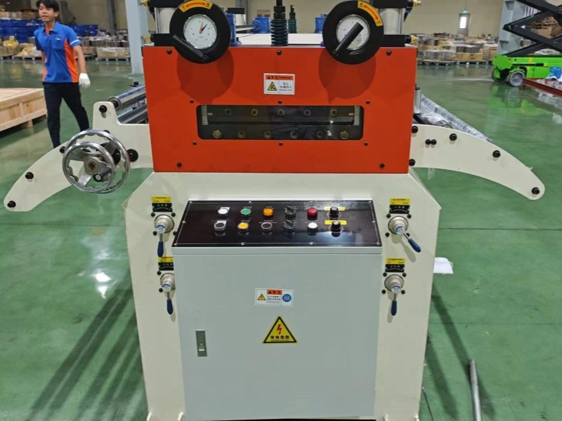 Enderezadora pesada BTL-1300D para una línea de blanking circular en Vietnam