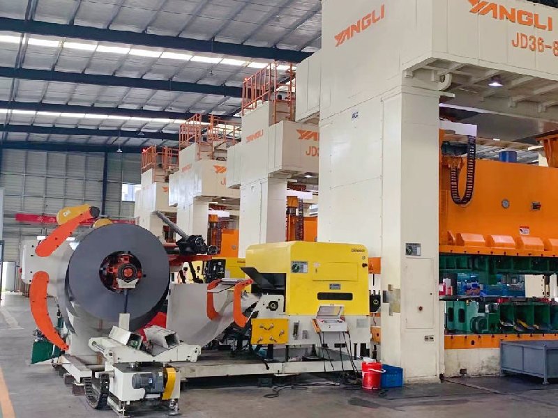 Línea para prensa instalado en una línea de producción