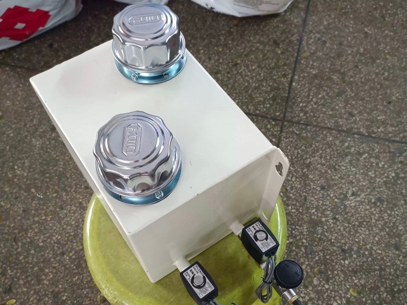Tanque de aceite de dos cámaras independientes