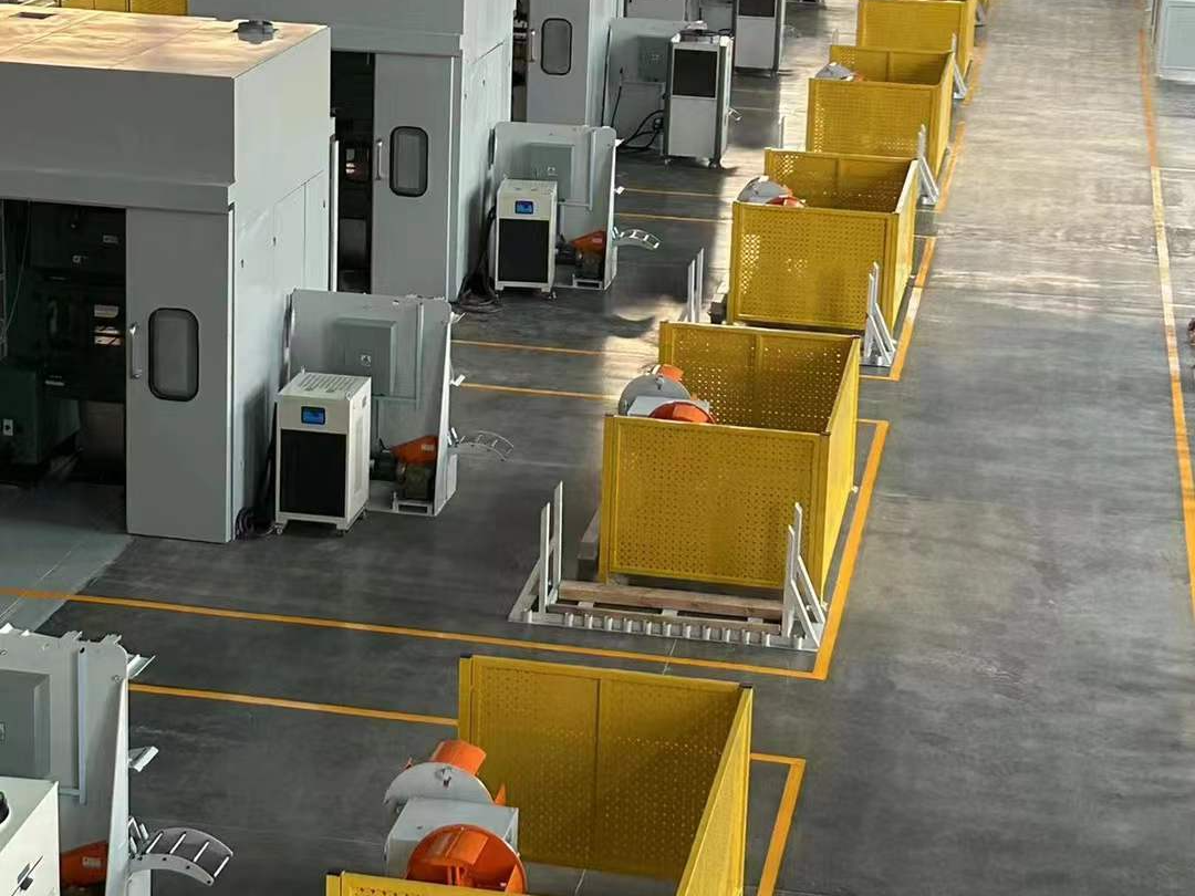 Varias instalaciones tipo S en un taller de líneas de prensa