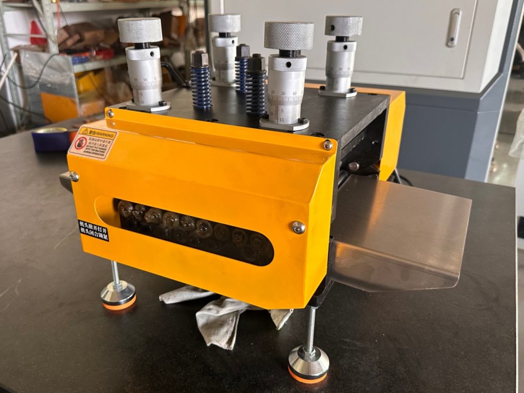 Zona frontal de trabajo de una niveladora DPL con microajustes