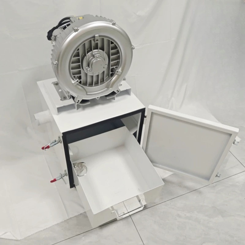 Unidad automática de aspiración para residuos sueltos dentro del troquel