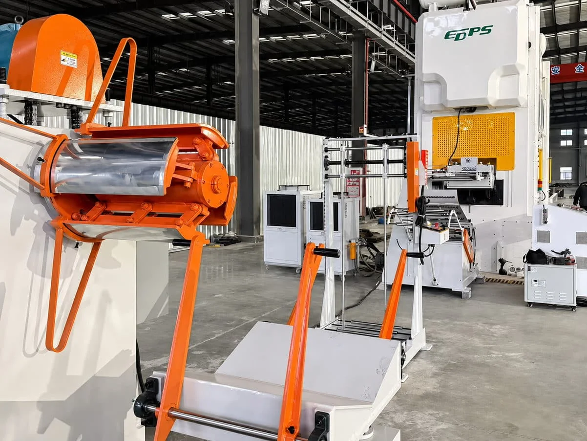 Línea doble servo para laminaciones de motor en fábrica