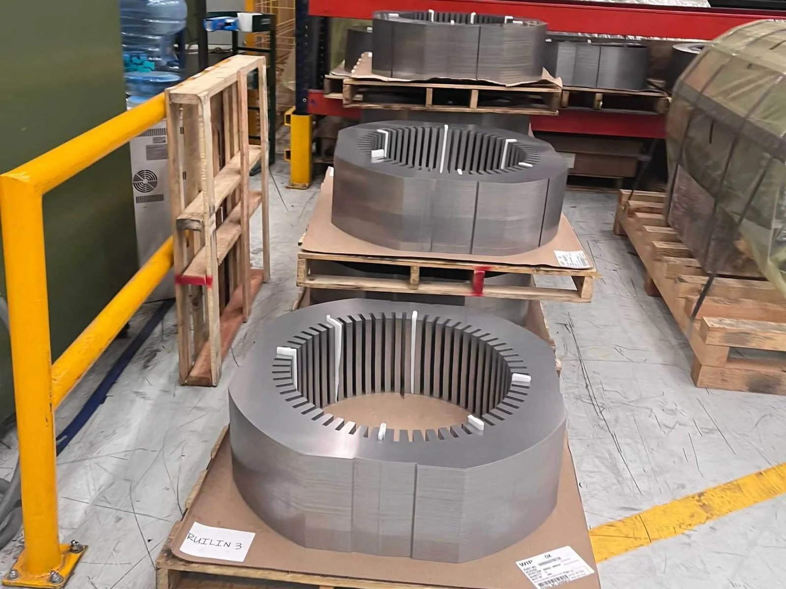 Pallet con apilados de laminaciones de motor