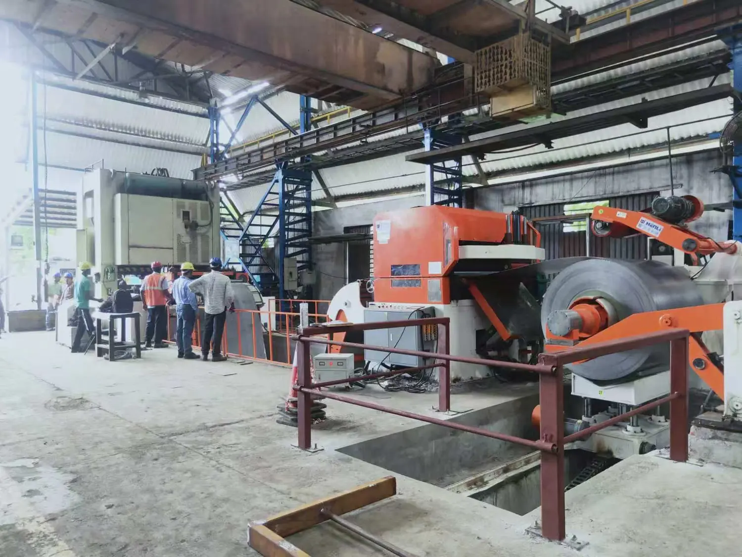 Línea HENLI para producir discos de aluminio desde bobina en India