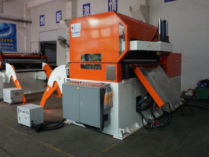 Niveladora pesada HENLI para preparar material de una línea de discos